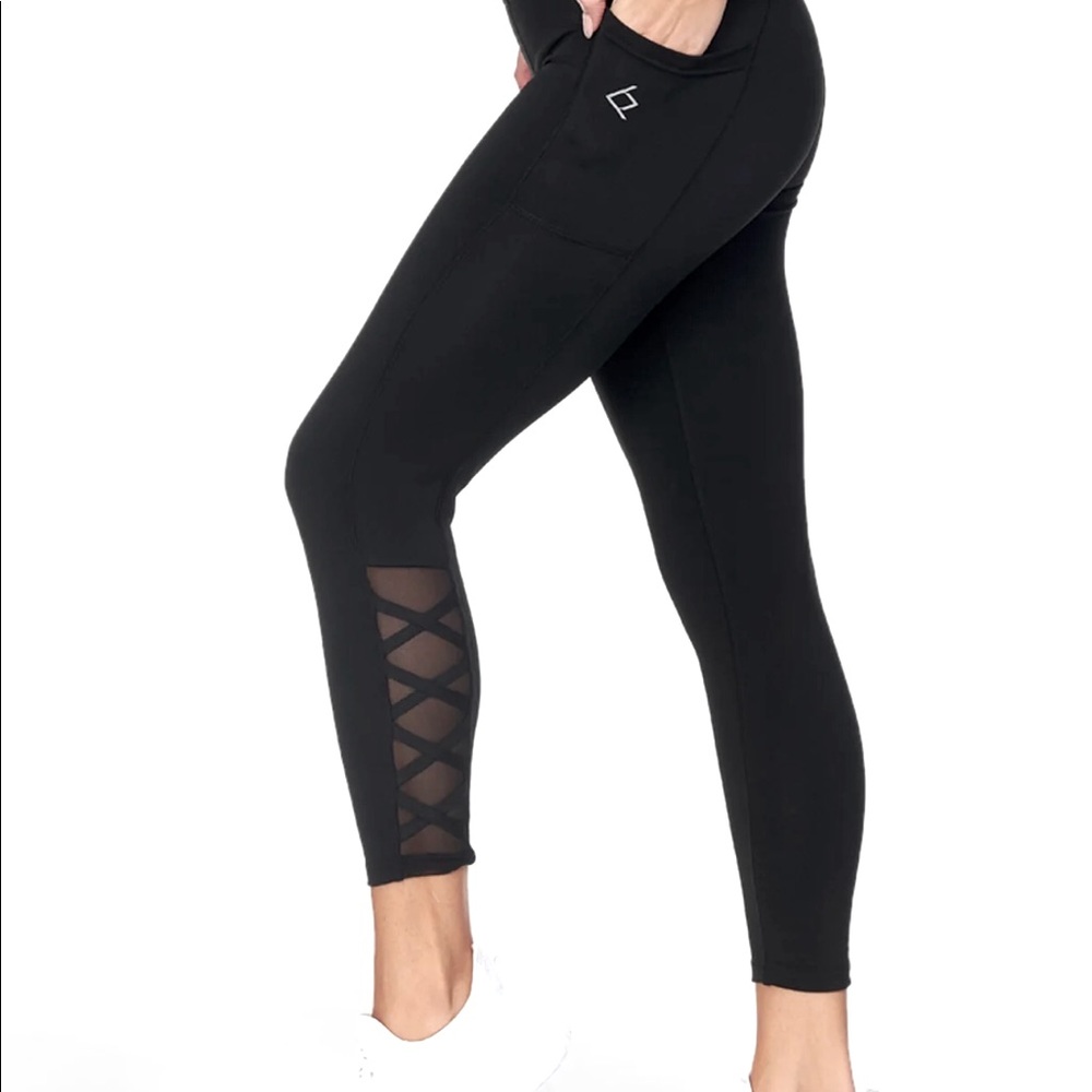 NWOT Vogo Capri Leggings with Crisscross Mesh & Side Pockets, Size S